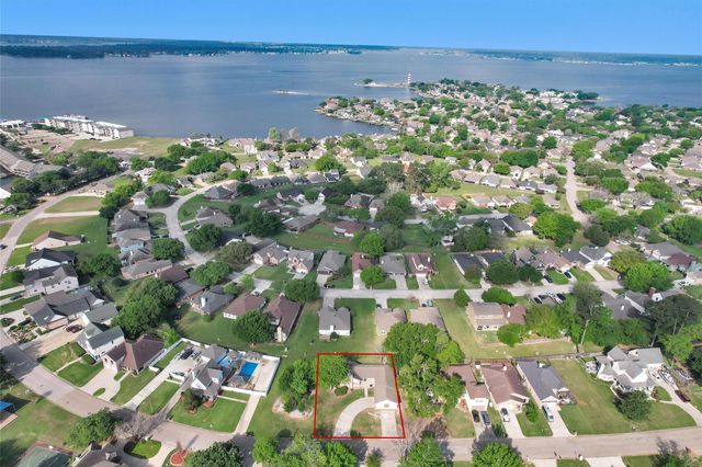 6878 Kingston Cove Lane, Willis, TX 77318