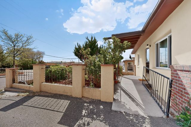 727 Columbia Street, Santa Fe, NM 87505