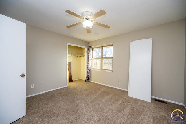 3036 SW Randolph AVE, Topeka, KS 66611