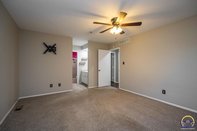 3036 SW Randolph AVE, Topeka, KS 66611