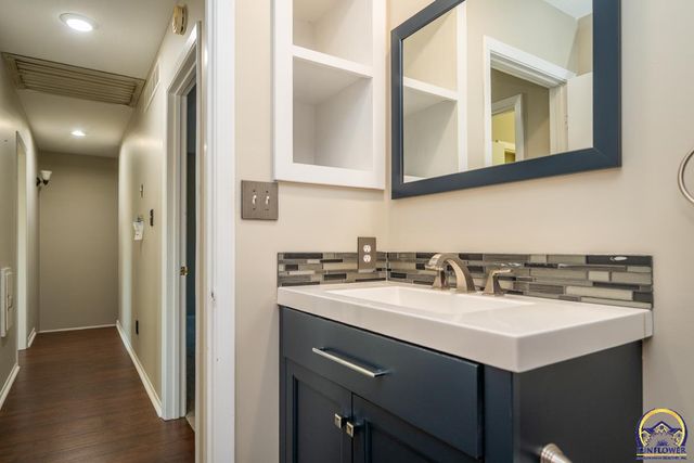 3036 SW Randolph AVE, Topeka, KS 66611