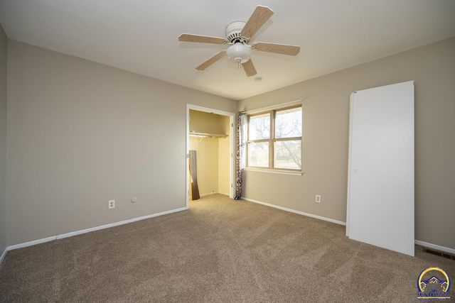 3036 SW Randolph AVE, Topeka, KS 66611