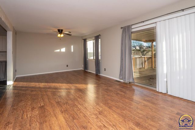 3036 SW Randolph AVE, Topeka, KS 66611