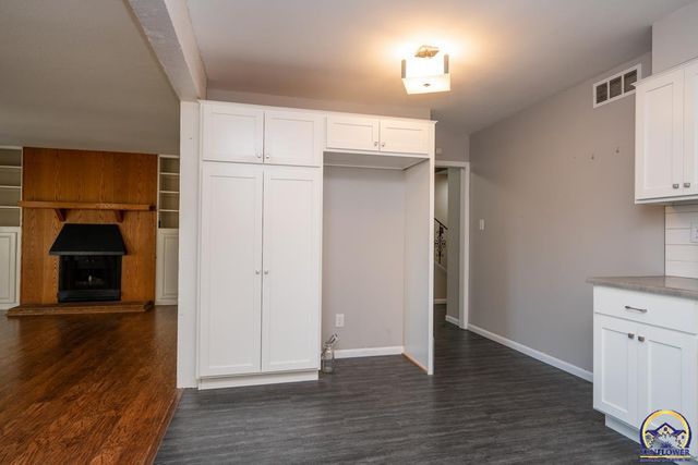 3036 SW Randolph AVE, Topeka, KS 66611