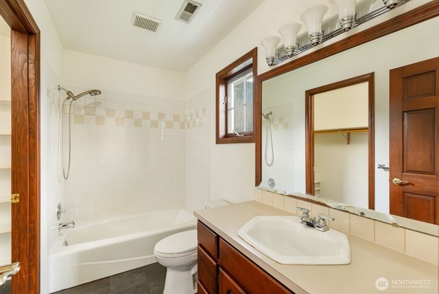 47108 290th Ave SE, Enumclaw, WA 98022