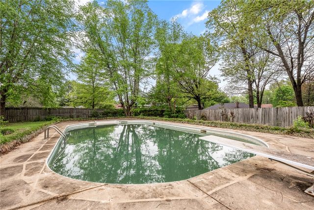 2105 Carnes Drive, Springdale, AR 72762