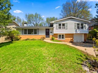 2717 W CASTLE Court, Peoria, IL 61614