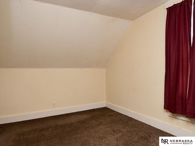 7114 N 39th Street, Omaha, NE 68112