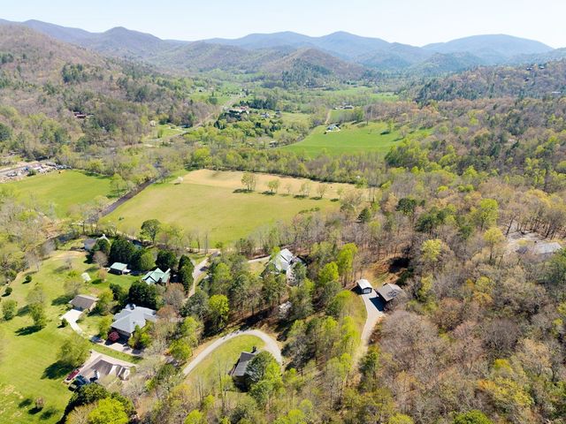 4720 Arrowhead Road, Hiawassee, GA 30546