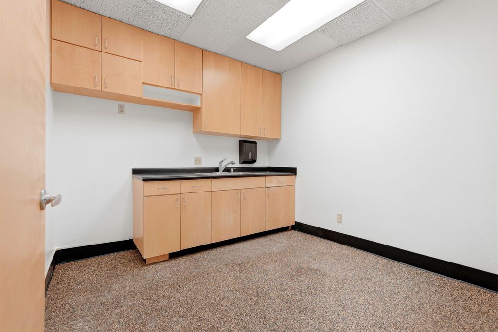 Image 11 of property listing at 724 N Ben Maddox Way, Visalia, CA 93292