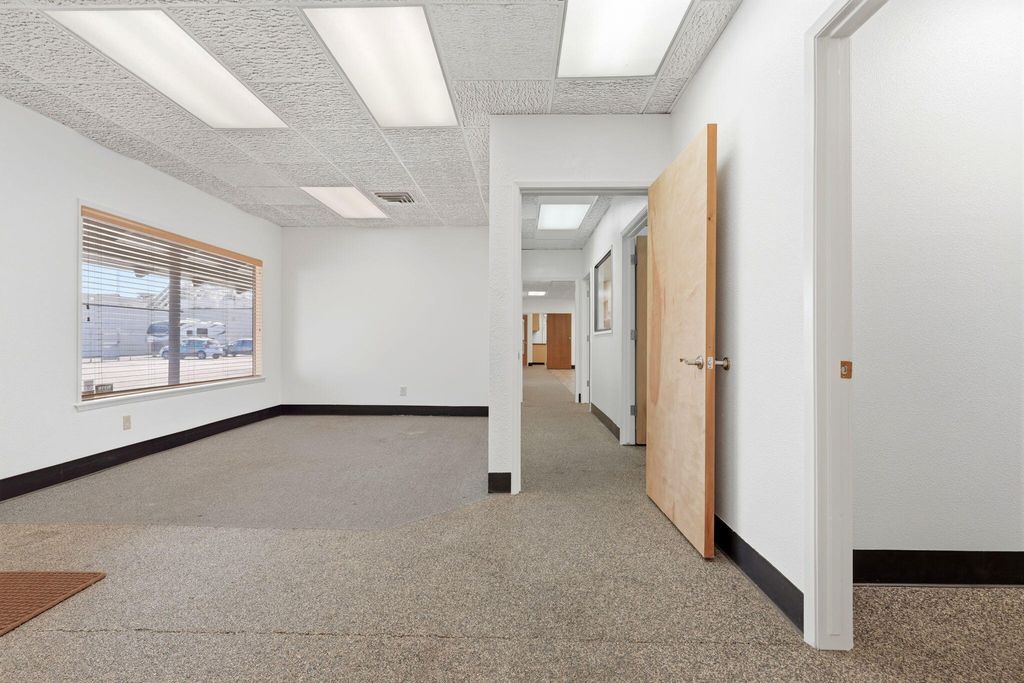 Image 12 of property listing at 724 N Ben Maddox Way, Visalia, CA 93292