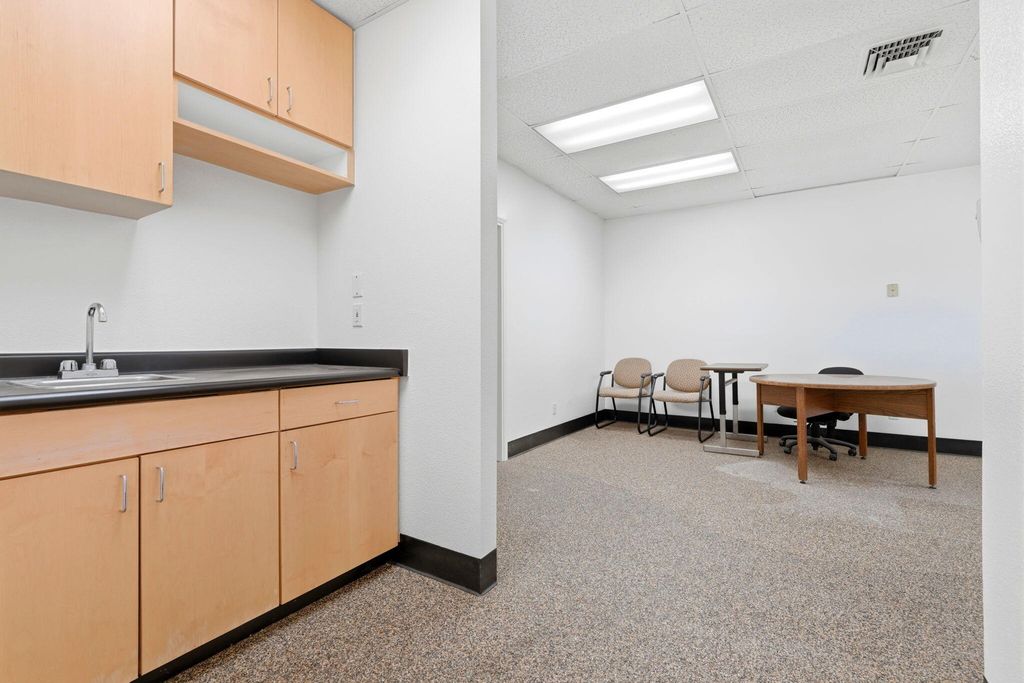 Image 21 of property listing at 724 N Ben Maddox Way, Visalia, CA 93292