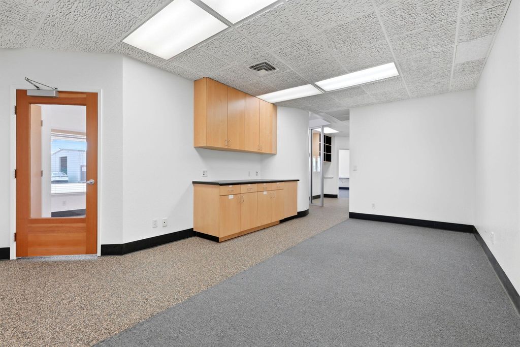 Image 24 of property listing at 724 N Ben Maddox Way, Visalia, CA 93292