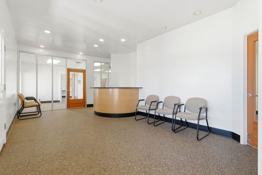 Image 25 of property listing at 724 N Ben Maddox Way, Visalia, CA 93292