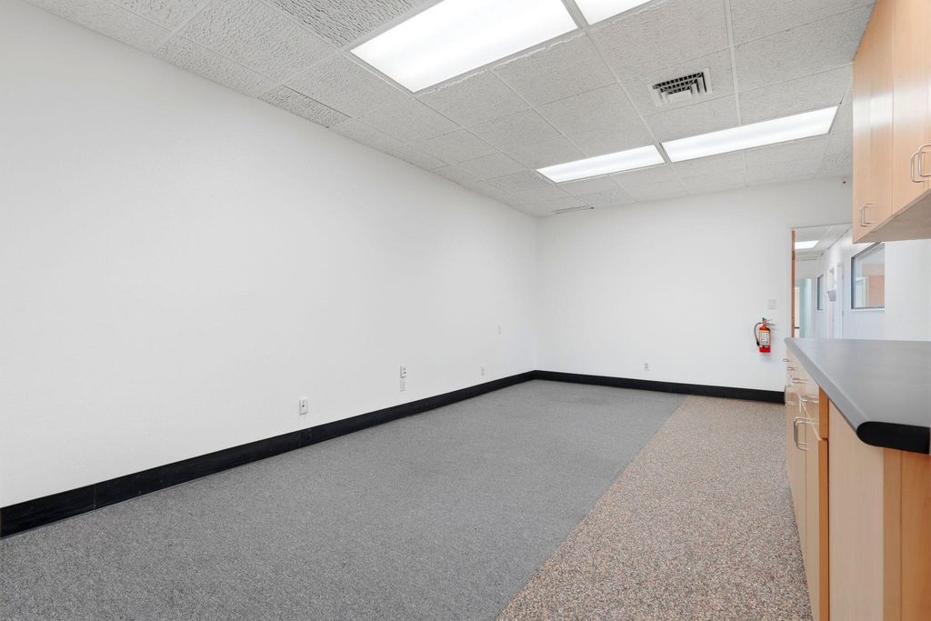 Image 26 of property listing at 724 N Ben Maddox Way, Visalia, CA 93292