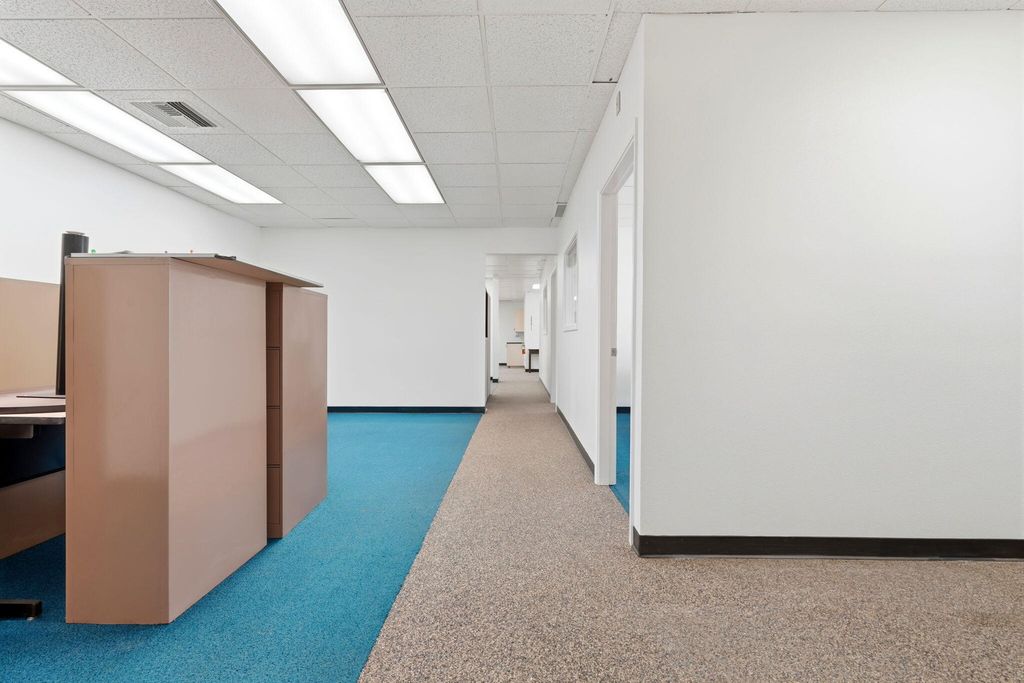 Image 29 of property listing at 724 N Ben Maddox Way, Visalia, CA 93292