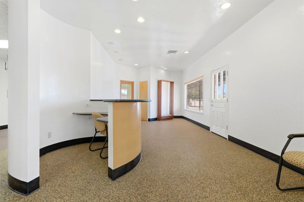 Image 6 of property listing at 724 N Ben Maddox Way, Visalia, CA 93292