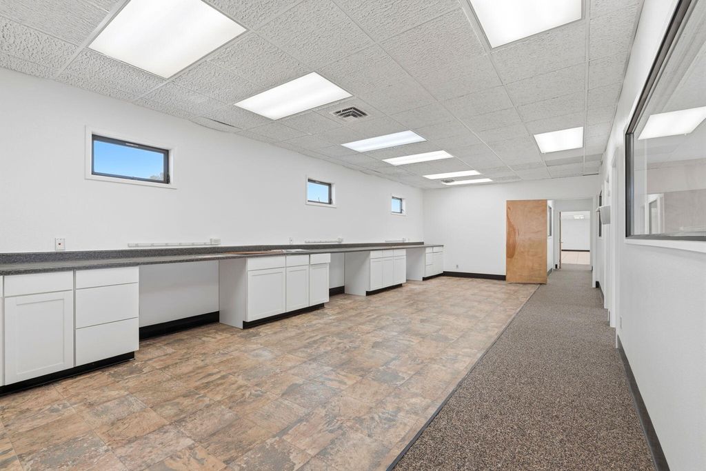 Image 7 of property listing at 724 N Ben Maddox Way, Visalia, CA 93292