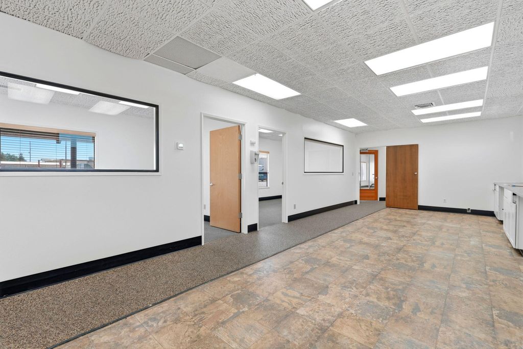 Image 8 of property listing at 724 N Ben Maddox Way, Visalia, CA 93292