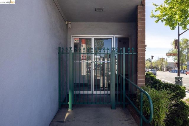 3021 Telegraph Ave, Berkeley, CA 94705