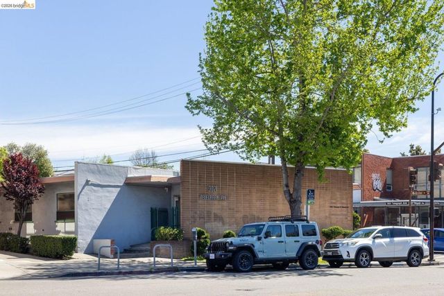 3021 Telegraph Ave, Berkeley, CA 94705