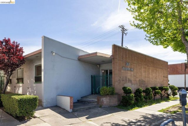 3021 Telegraph Ave, Berkeley, CA 94705