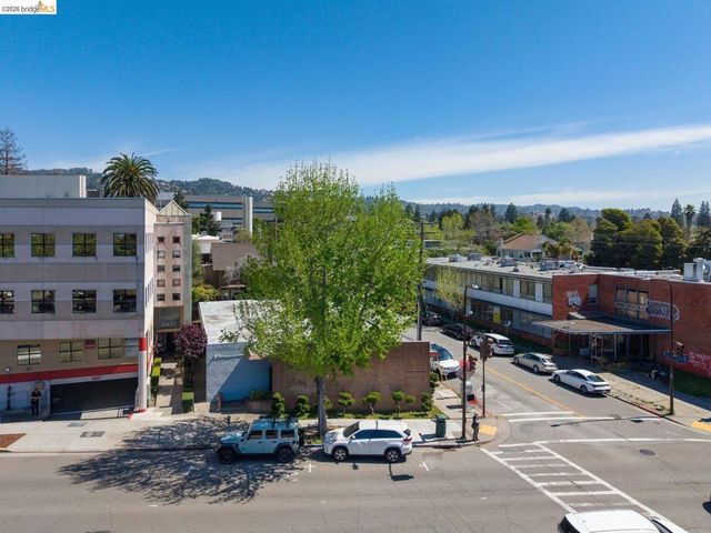 3021 Telegraph Ave, Berkeley, CA 94705