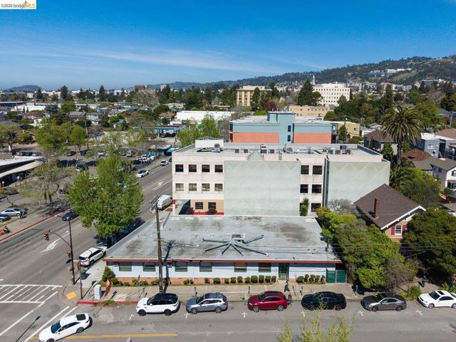 3021 Telegraph Ave, Berkeley, CA 94705
