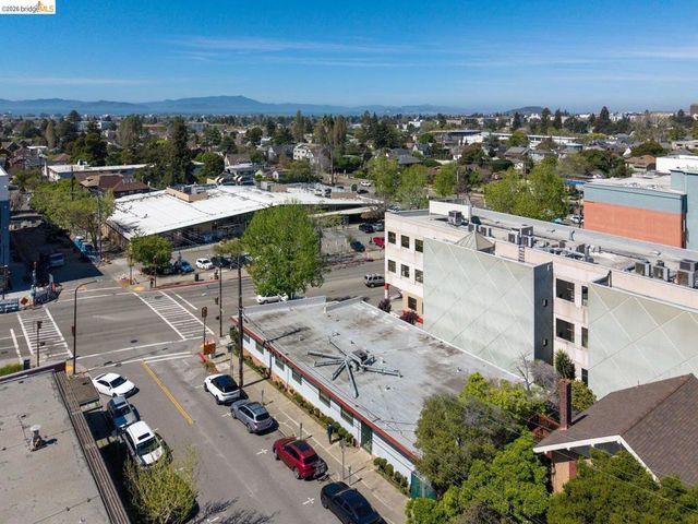 3021 Telegraph Ave, Berkeley, CA 94705