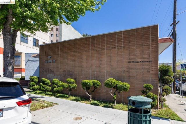 3021 Telegraph Ave, Berkeley, CA 94705