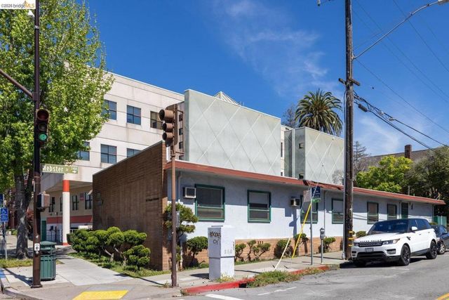 3021 Telegraph Ave, Berkeley, CA 94705