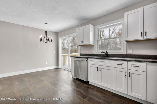 56 S Onondaga Road, Mason, MI 48854