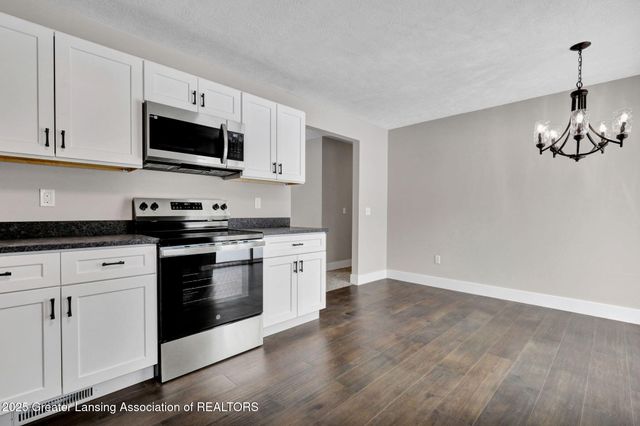 56 S Onondaga Road, Mason, MI 48854