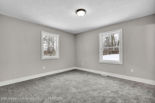 56 S Onondaga Road, Mason, MI 48854