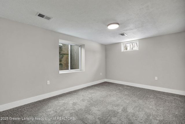 56 S Onondaga Road, Mason, MI 48854