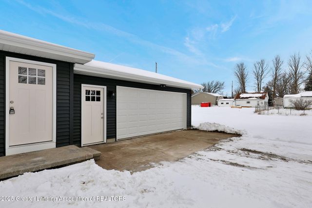 56 S Onondaga Road, Mason, MI 48854