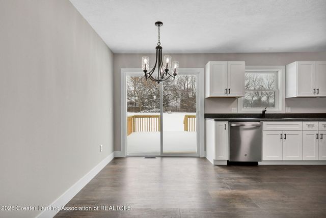 56 S Onondaga Road, Mason, MI 48854