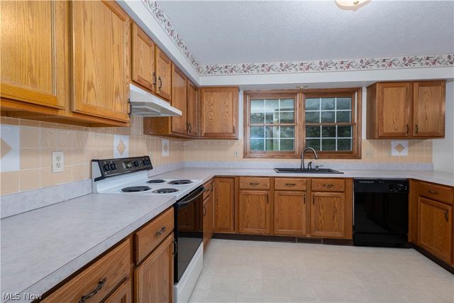 735 Beverly Avenue, Canal Fulton, OH 44614