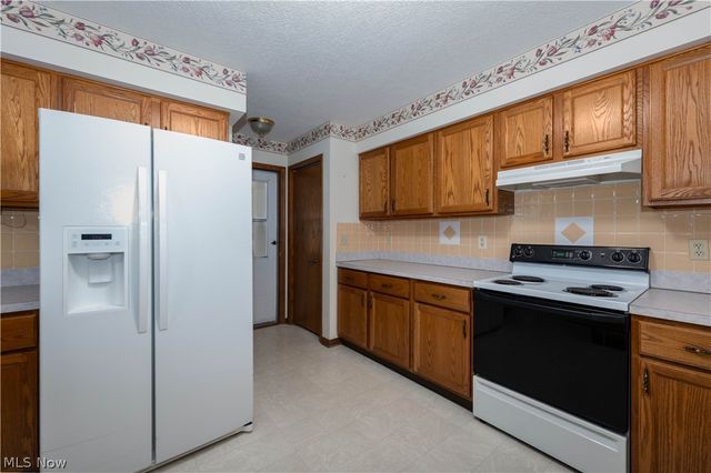 735 Beverly Avenue, Canal Fulton, OH 44614