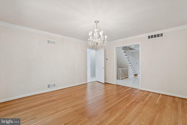 2827 ELLICOTT ST NW, Washington, DC 20008