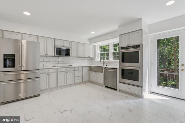 2827 ELLICOTT ST NW, Washington, DC 20008