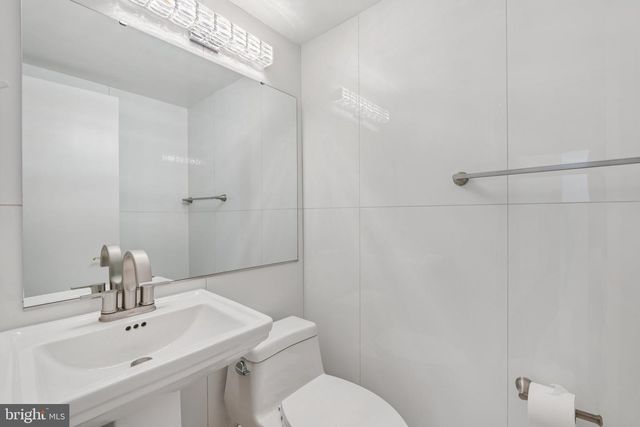 2827 ELLICOTT ST NW, Washington, DC 20008