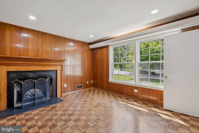 2827 ELLICOTT ST NW, Washington, DC 20008