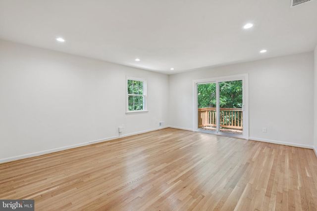 2827 ELLICOTT ST NW, Washington, DC 20008