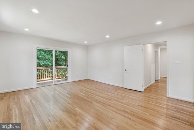 2827 ELLICOTT ST NW, Washington, DC 20008