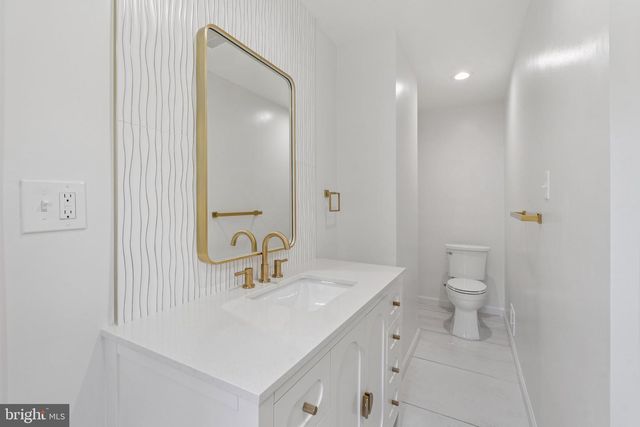 2827 ELLICOTT ST NW, Washington, DC 20008