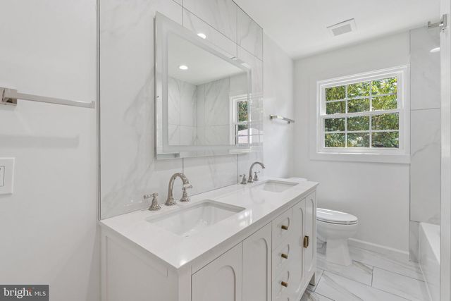 2827 ELLICOTT ST NW, Washington, DC 20008