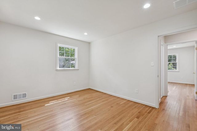 2827 ELLICOTT ST NW, Washington, DC 20008