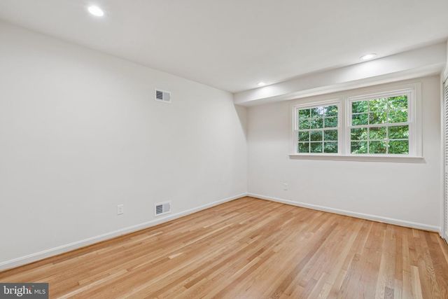 2827 ELLICOTT ST NW, Washington, DC 20008