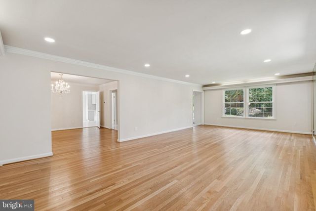 2827 ELLICOTT ST NW, Washington, DC 20008